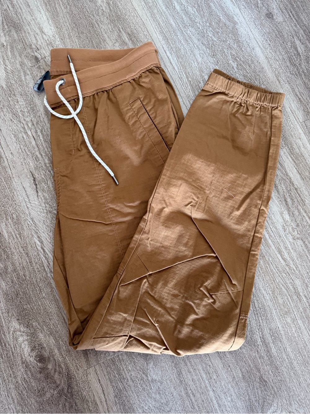 Vuori Men's Joggers in mustard